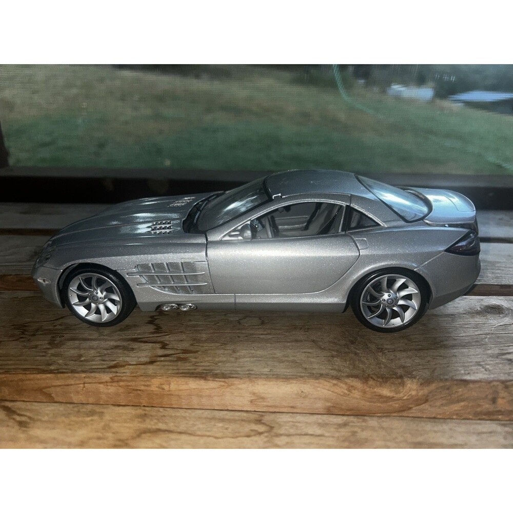 Maisto MERCEDES BENZ SLR Mclaren 1/18 Scale Diecast No Box Or Stand